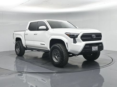 Used 2025 Toyota Tacoma SR5 AWD/4WD image 57