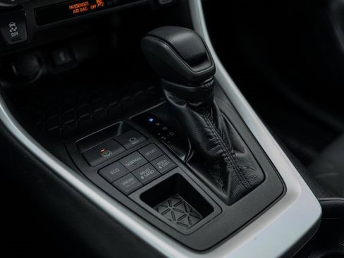 Used 2021 Toyota RAV4 XLE image 22