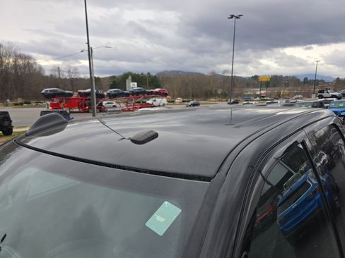 Used 2024 RAM 2500 Big Horn w/ Bed Utility Group image 12