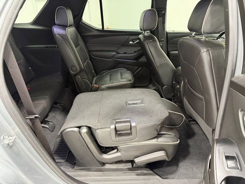 Used 2023 Chevrolet Traverse Premier image 42