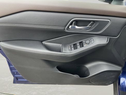 Used 2021 Nissan Rogue SV w/ Premium Package image 13