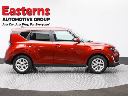 Used 2025 Kia Soul LX w/ LX Technology Package image 4