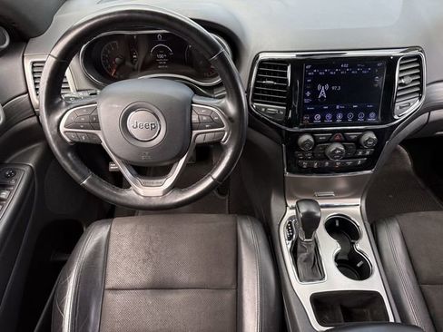 Used 2020 Jeep Grand Cherokee Altitude RWD image 12