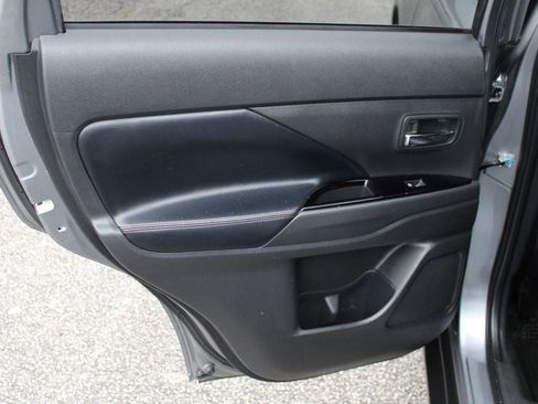 Used 2020 Mitsubishi Outlander LE image 25