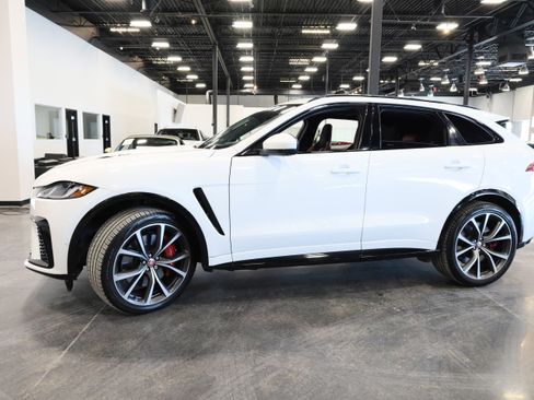 Used 2023 Jaguar F-PACE SVR image 9