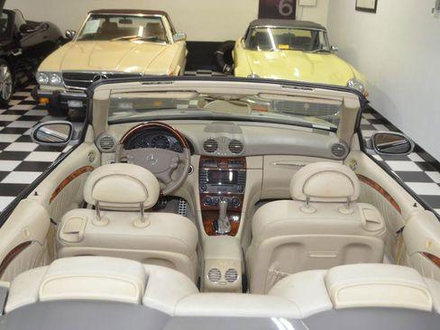 Used 2005 Mercedes-Benz CLK 320 3.2L image 30