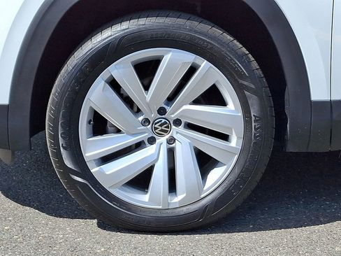 Certified 2023 Volkswagen Atlas Cross Sport SE w/ Panoramic Sunroof Package image 8