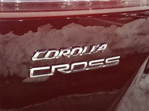 Certified 2023 Toyota Corolla Cross XLE image 31