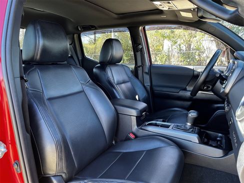 Used 2022 Toyota Tacoma TRD Off-Road w/ TRD Premium Off Road Package image 26