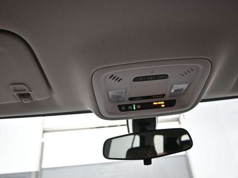 Used 2019 Chevrolet Traverse LT image 12