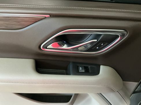 Used 2021 Chevrolet Suburban Z71 w/ Z71 Off-Road Package image 28