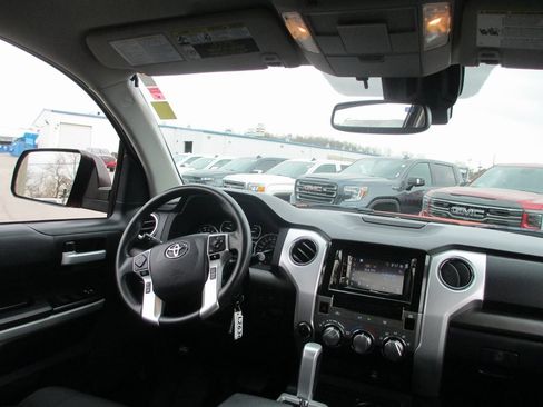 Used 2018 Toyota Tundra SR5 w/ TRD Off Road Package image 22