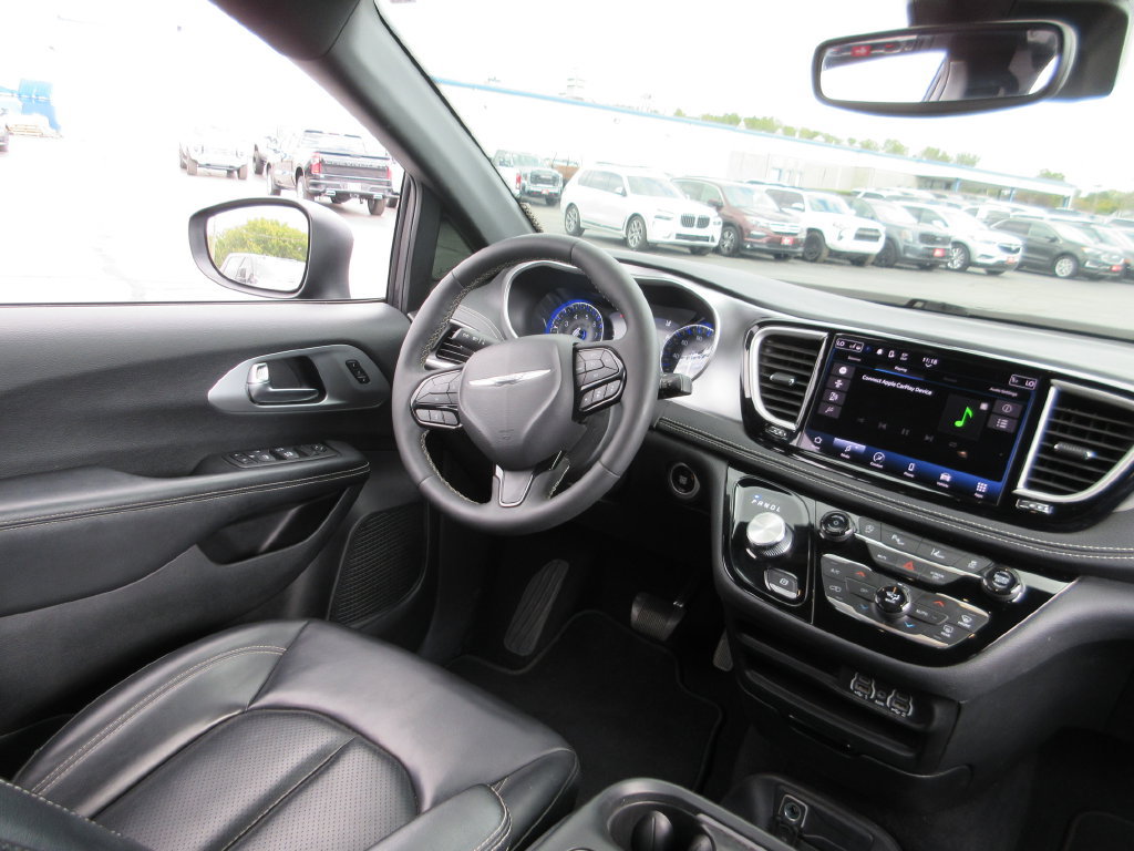 Used 2023 Chrysler Pacifica Touring-L w/ S Appearance Package FWD image 25