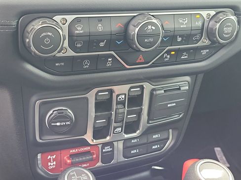 New 2025 Jeep Gladiator Mojave image 16