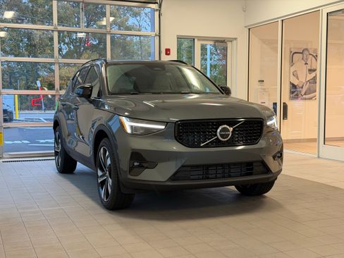 New 2026 Volvo XC40 B5 Ultra w/ Protection Package Premier image 4