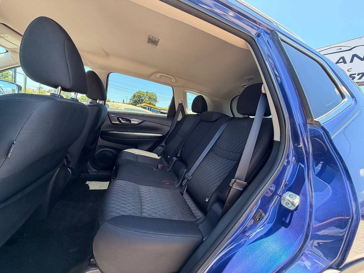 Used 2018 Nissan Rogue SV AWD/4WD image 13