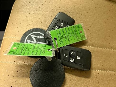 Used 2023 Volkswagen Tiguan SE R-Line image 12