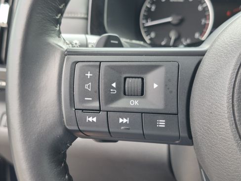Used 2025 Nissan Pathfinder SV FWD image 36