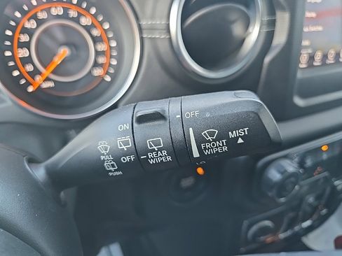 Used 2018 Jeep Wrangler Unlimited Sahara image 51