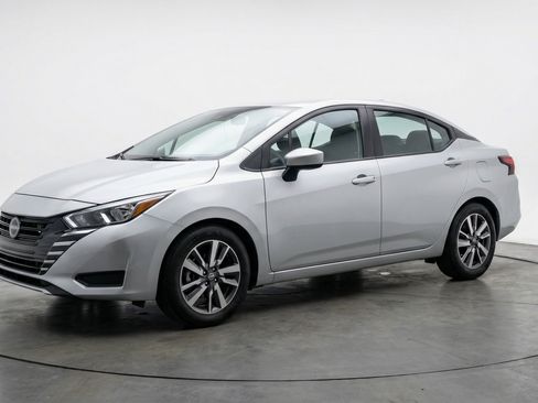 Used 2025 Nissan Versa SV FWD image 3