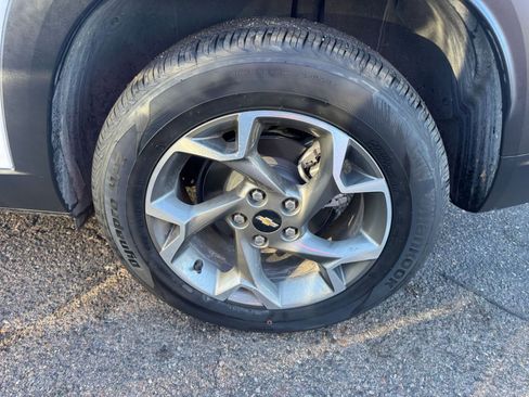 Used 2025 Chevrolet Trax LT w/ LT Convenience Package image 28