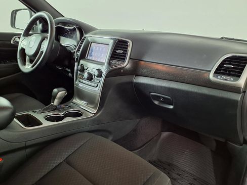 Used 2018 Jeep Grand Cherokee Laredo RWD image 7
