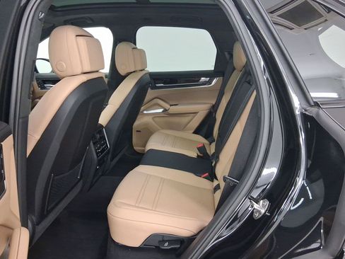 Certified 2025 Porsche Cayenne GTS image 33