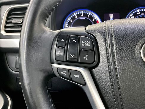 Used 2015 Toyota Highlander XLE image 24