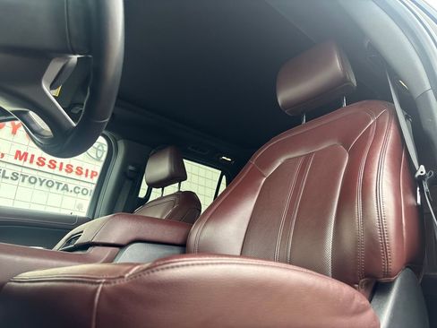 Used 2023 Ford Expedition Limited image 9