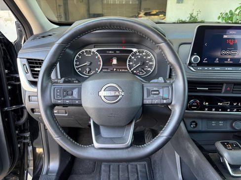Used 2025 Nissan Rogue SV FWD image 25
