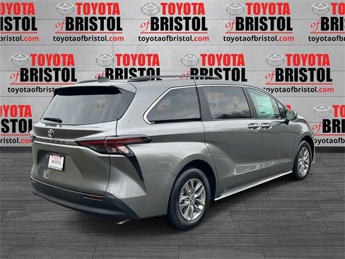 New 2026 Toyota Sienna LE image 4