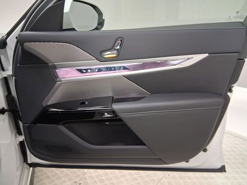 New 2026 BMW 740i w/ Premium Package image 28