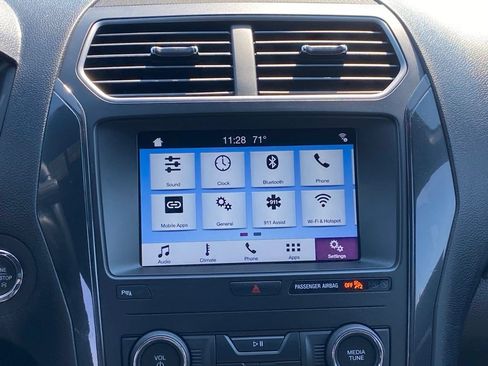 Used 2018 Ford Explorer XLT w/ Equipment Group 202A AWD/4WD image 14