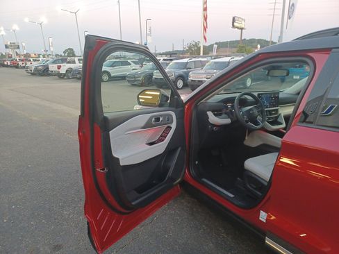 New 2025 Ford Explorer Platinum w/ Ultimate Package image 7