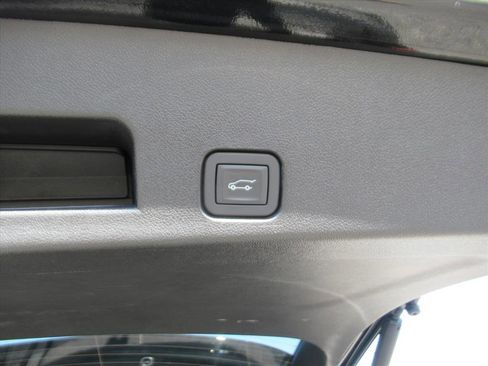 Used 2025 GMC Acadia Elevation image 31