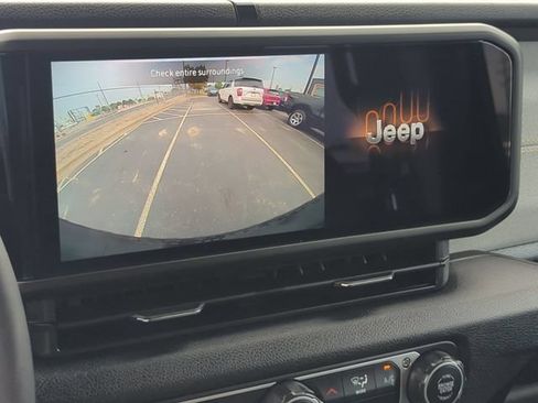 Used 2025 Jeep Wrangler Unlimited Sport AWD/4WD image 18