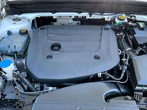 Used 2023 Volvo XC40 B4 Ultimate FWD image 32