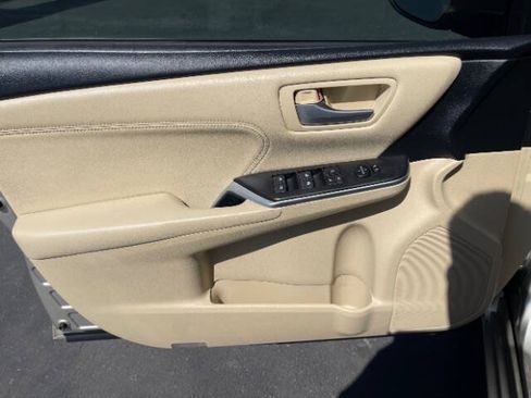 Used 2017 Toyota Camry XLE w/ Moonroof Package FWD image 9