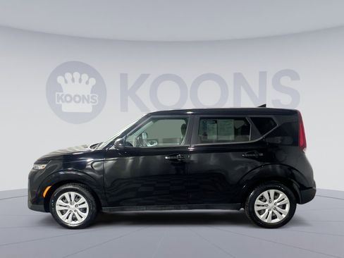 Used 2022 Kia Soul LX image 2