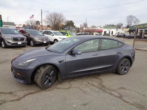 Used 2023 Tesla Model 3 Standard Range image 2
