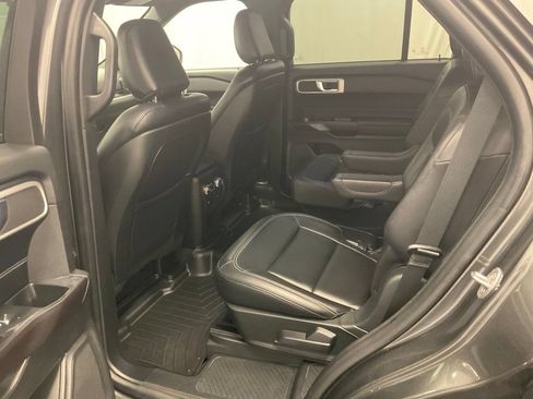Used 2020 Ford Explorer XLT w/ Equipment Group 202A AWD/4WD image 34