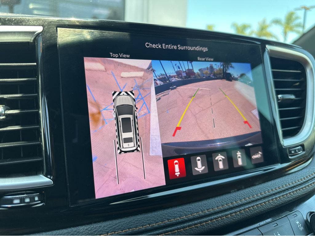 Used 2023 Chrysler Pacifica Pinnacle FWD image 6