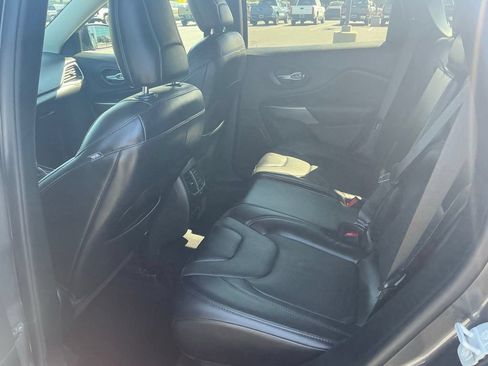 Used 2019 Jeep Cherokee Limited AWD/4WD image 29