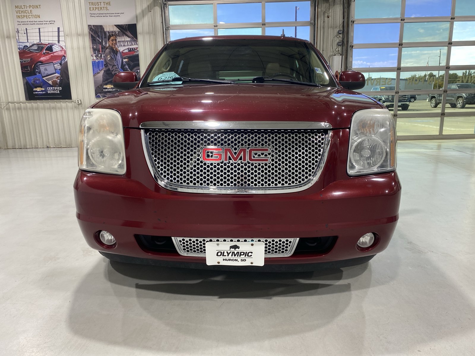 Used 2011 GMC Yukon XL Denali AWD/4WD image 2