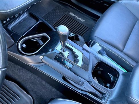 Certified 2018 Toyota RAV4 Limited image 14