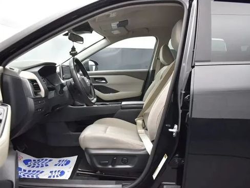 Used 2025 Nissan Rogue SV FWD image 14