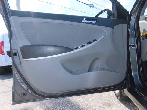 Used 2013 Hyundai Accent GLS w/ Premium Pkg FWD image 37