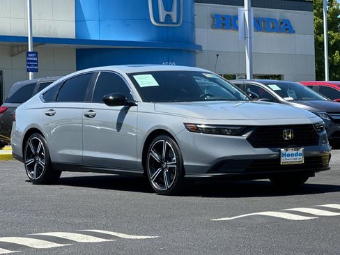 Used 2025 Honda Accord Sport image 6
