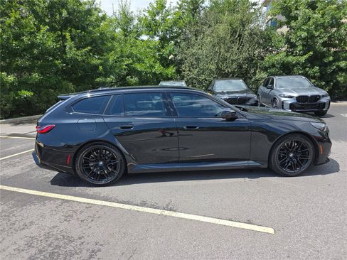 Used 2026 BMW M5 Touring w/ M Driver's Package AWD/4WD image 2