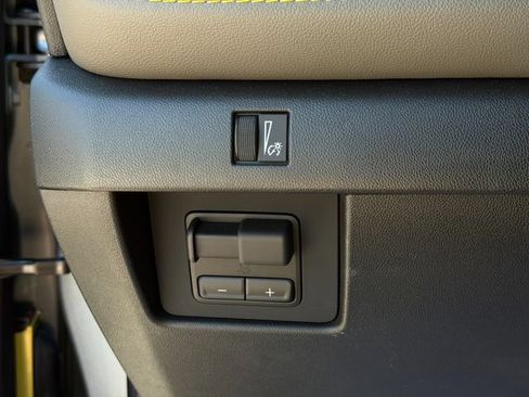 Used 2025 Chevrolet Colorado ZR2 w/ Technology Package AWD/4WD image 51
